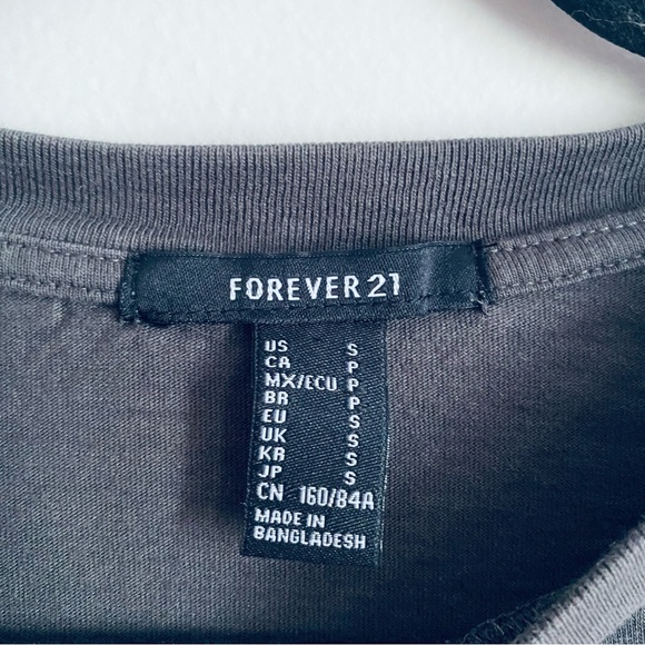 Forever 21 Women's Gray & White Moon Graphic Cropped Short Sleeve T Shirt Small - Picture 6 of 10